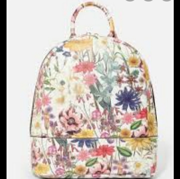 Shoe Dazzle Handbags - 🧸🧸Chain strap floral backpack 🧸🧸